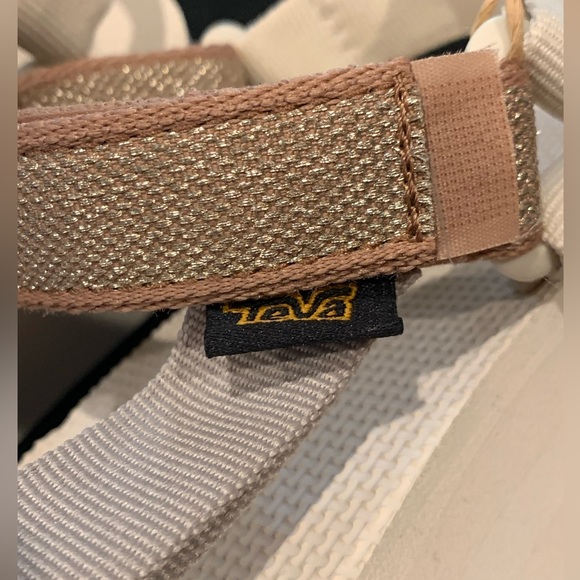 TEVA Platform Sandal, Size 6, Flatform - Picture 7 of 11